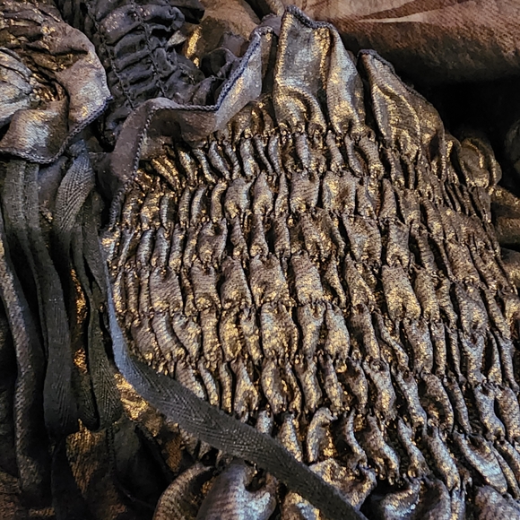 Elegant Black and Gold Women's Robe - Picture 2 of 4